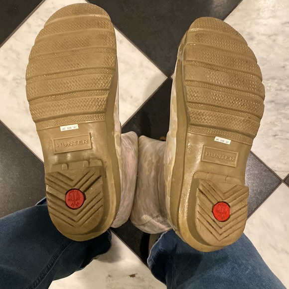 Hunter x Anthropologie pink floral camo print tall rain boots. Size 7 / EU 38 - Picture 5 of 6